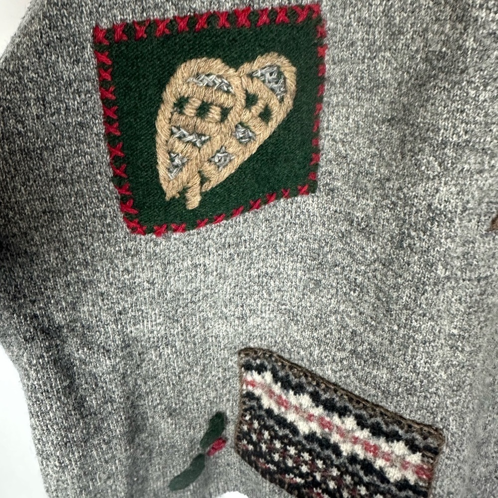 Woolrich Vintage Gray Holiday Appliqué Patch Sweater 100%Lambswool Size Large - Picture 7 of 9